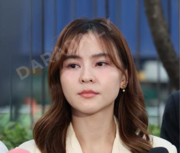 "ออม สุชาร์" และคู่กรณี นัดไกล่เกลี่ย ณ ศาลแพ่งพระโขนง 