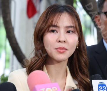 "ออม สุชาร์" และคู่กรณี นัดไกล่เกลี่ย ณ ศาลแพ่งพระโขนง 