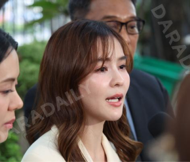 "ออม สุชาร์" และคู่กรณี นัดไกล่เกลี่ย ณ ศาลแพ่งพระโขนง 