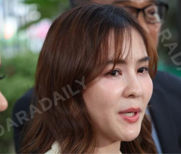 "ออม สุชาร์" และคู่กรณี นัดไกล่เกลี่ย ณ ศาลแพ่งพระโขนง 