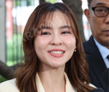 "ออม สุชาร์" และคู่กรณี นัดไกล่เกลี่ย ณ ศาลแพ่งพระโขนง 
