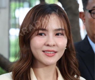 "ออม สุชาร์" และคู่กรณี นัดไกล่เกลี่ย ณ ศาลแพ่งพระโขนง 