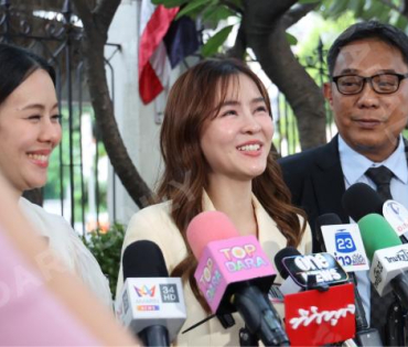 "ออม สุชาร์" และคู่กรณี นัดไกล่เกลี่ย ณ ศาลแพ่งพระโขนง 