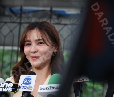 "ออม สุชาร์" และคู่กรณี นัดไกล่เกลี่ย ณ ศาลแพ่งพระโขนง 