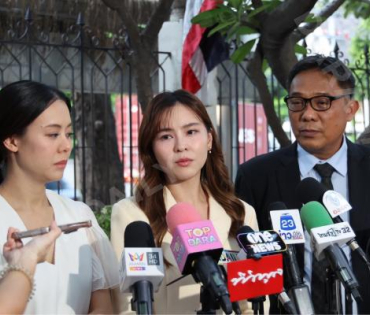"ออม สุชาร์" และคู่กรณี นัดไกล่เกลี่ย ณ ศาลแพ่งพระโขนง 