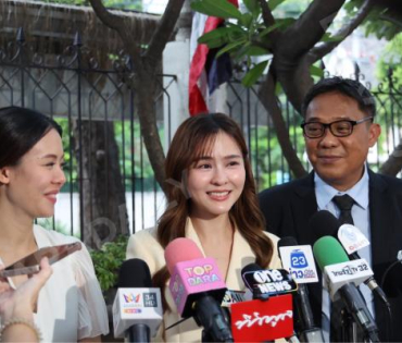 "ออม สุชาร์" และคู่กรณี นัดไกล่เกลี่ย ณ ศาลแพ่งพระโขนง 