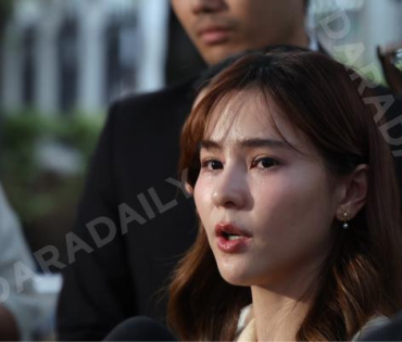 "ออม สุชาร์" และคู่กรณี นัดไกล่เกลี่ย ณ ศาลแพ่งพระโขนง 