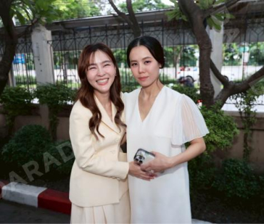 "ออม สุชาร์" และคู่กรณี นัดไกล่เกลี่ย ณ ศาลแพ่งพระโขนง 