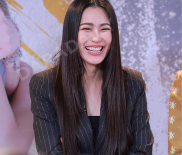 ภาพบรรยากาศซีรีส์ "เพียงเธอ Only You & รักสุดท้าย My Safe Zone" พบ "หลิงหลิง คอง" และ "ออม กรณ์นภัส"