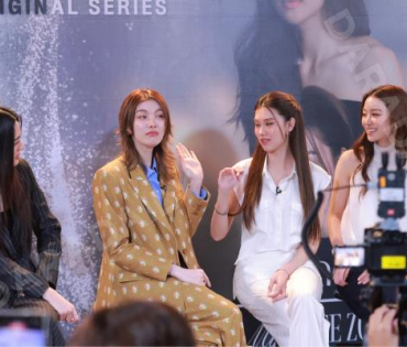 ภาพบรรยากาศซีรีส์ "เพียงเธอ Only You & รักสุดท้าย My Safe Zone" พบ "หลิงหลิง คอง" และ "ออม กรณ์นภัส"