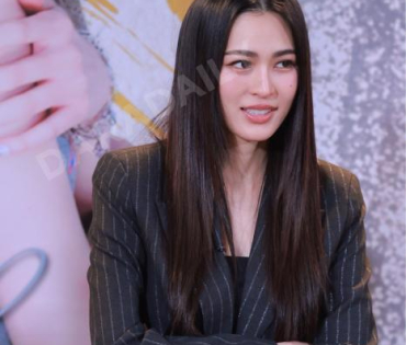 ภาพบรรยากาศซีรีส์ "เพียงเธอ Only You & รักสุดท้าย My Safe Zone" พบ "หลิงหลิง คอง" และ "ออม กรณ์นภัส"