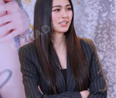 ภาพบรรยากาศซีรีส์ "เพียงเธอ Only You & รักสุดท้าย My Safe Zone" พบ "หลิงหลิง คอง" และ "ออม กรณ์นภัส"