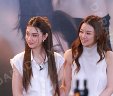 ภาพบรรยากาศซีรีส์ "เพียงเธอ Only You & รักสุดท้าย My Safe Zone" พบ "หลิงหลิง คอง" และ "ออม กรณ์นภัส"