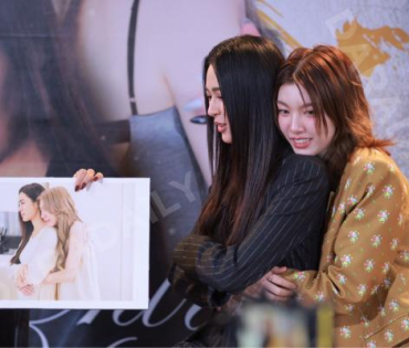 ภาพบรรยากาศซีรีส์ "เพียงเธอ Only You & รักสุดท้าย My Safe Zone" พบ "หลิงหลิง คอง" และ "ออม กรณ์นภัส"