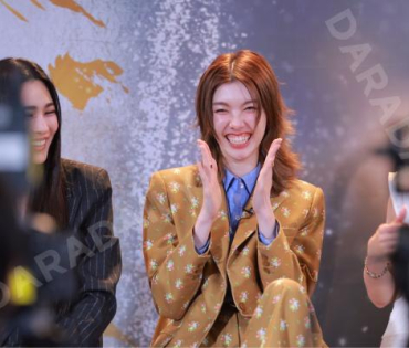 ภาพบรรยากาศซีรีส์ "เพียงเธอ Only You & รักสุดท้าย My Safe Zone" พบ "หลิงหลิง คอง" และ "ออม กรณ์นภัส"