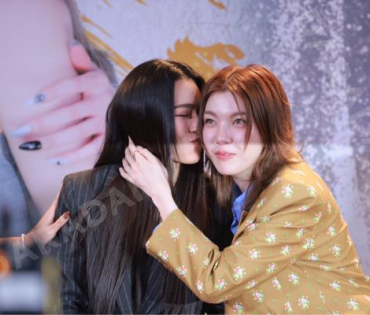 ภาพบรรยากาศซีรีส์ "เพียงเธอ Only You & รักสุดท้าย My Safe Zone" พบ "หลิงหลิง คอง" และ "ออม กรณ์นภัส"
