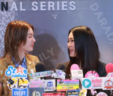 ภาพบรรยากาศซีรีส์ "เพียงเธอ Only You & รักสุดท้าย My Safe Zone" พบ "หลิงหลิง คอง" และ "ออม กรณ์นภัส"