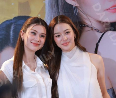 ภาพบรรยากาศซีรีส์ "เพียงเธอ Only You & รักสุดท้าย My Safe Zone" พบ "หลิงหลิง คอง" และ "ออม กรณ์นภัส"
