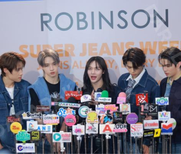 งาน "ROBINSON SUPER JEANS WEEK"