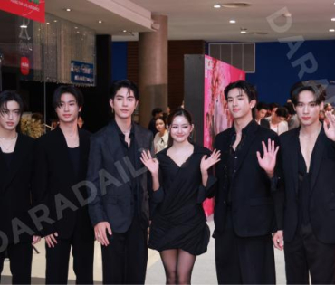 บรรยากาศรอบปฐมทัศน์ ละครเวที วันสละโสดกับโจทก์เก่าๆ เดอะสรวนมิวสิคัล นำแสดงโดย เจมส์ มาร์, แพร์ พิชช