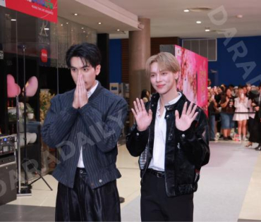 บรรยากาศรอบปฐมทัศน์ ละครเวที วันสละโสดกับโจทก์เก่าๆ เดอะสรวนมิวสิคัล นำแสดงโดย เจมส์ มาร์, แพร์ พิชช