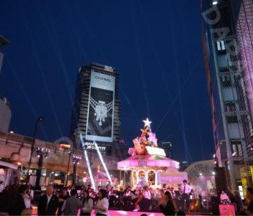 งานเปิดไฟต้นคริสต์มาส MBK Center Sparkling Happiness Light Up Ceremony