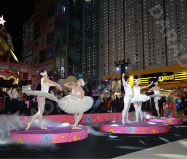 งานเปิดไฟต้นคริสต์มาส MBK Center Sparkling Happiness Light Up Ceremony