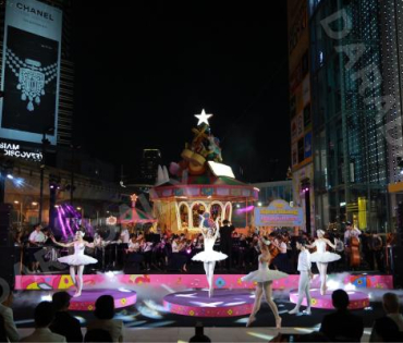 งานเปิดไฟต้นคริสต์มาส MBK Center Sparkling Happiness Light Up Ceremony