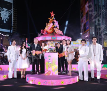งานเปิดไฟต้นคริสต์มาส MBK Center Sparkling Happiness Light Up Ceremony