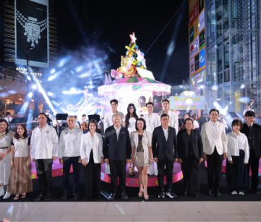 งานเปิดไฟต้นคริสต์มาส MBK Center Sparkling Happiness Light Up Ceremony