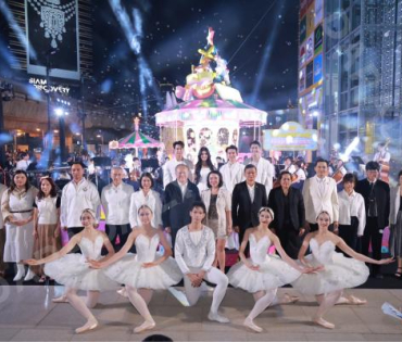 งานเปิดไฟต้นคริสต์มาส MBK Center Sparkling Happiness Light Up Ceremony