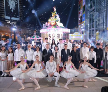 งานเปิดไฟต้นคริสต์มาส MBK Center Sparkling Happiness Light Up Ceremony