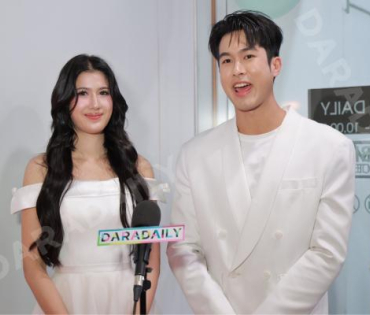 งานเปิดไฟต้นคริสต์มาส MBK Center Sparkling Happiness Light Up Ceremony