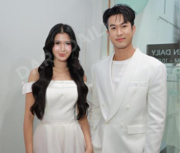 งานเปิดไฟต้นคริสต์มาส MBK Center Sparkling Happiness Light Up Ceremony