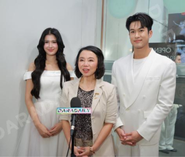 งานเปิดไฟต้นคริสต์มาส MBK Center Sparkling Happiness Light Up Ceremony