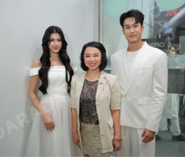 งานเปิดไฟต้นคริสต์มาส MBK Center Sparkling Happiness Light Up Ceremony