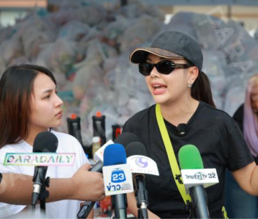 ภาพบรรยากาศรับบริจาคช่วยน้ำท่วม เจนนี่ ได้หมดถ้าสดชื่น