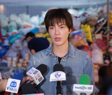 ภาพบรรยากาศรับบริจาคช่วยน้ำท่วม เจนนี่ ได้หมดถ้าสดชื่น