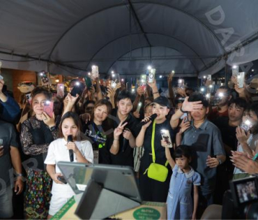 ภาพบรรยากาศรับบริจาคช่วยน้ำท่วม เจนนี่ ได้หมดถ้าสดชื่น