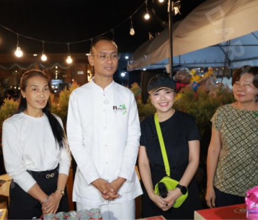 ภาพบรรยากาศรับบริจาคช่วยน้ำท่วม เจนนี่ ได้หมดถ้าสดชื่น