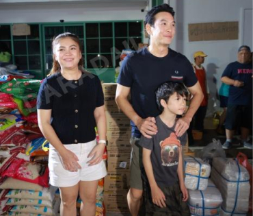 ภาพบรรยากาศรับบริจาคช่วยน้ำท่วม เจนนี่ ได้หมดถ้าสดชื่น