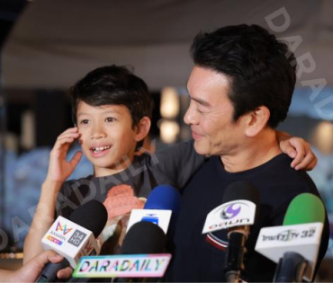 ภาพบรรยากาศรับบริจาคช่วยน้ำท่วม เจนนี่ ได้หมดถ้าสดชื่น