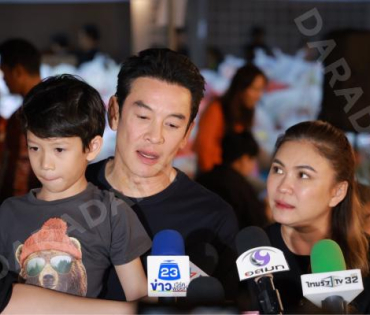 ภาพบรรยากาศรับบริจาคช่วยน้ำท่วม เจนนี่ ได้หมดถ้าสดชื่น