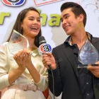 “ณเดชน์” ควง “ญาญ่า”  ขึ้นรับรางวัลดาราชายและดาราหญิงยอดนิยม