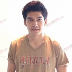 บรรยากาศการขายเสื้อจากทีมนักแสดงละคร "ลูกทาส"