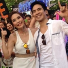 "โป๊ป" ควง "พลอย" ออกงานที่พัทยา แฟนคลับแห่รับเนืองแน่น