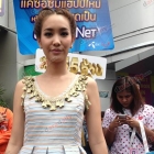 โฬม-พัชฏะ, มีน-พีชญา ร่วมแจกทองผู้โชคดี