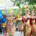 ธงชัย, วีรภาพ นำทีมเหล่าดารานำบวงสรวงละคร "กุหลาบเล่นไฟ"