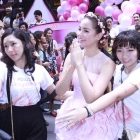 ญาญ่า มาร์ช ในชุดสีชมพูสุดฟรุ้งฟริ้ง