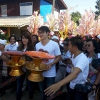 "หมาก" ควง "คิม" พร้อมแฟนคลับ ทำบุญที่วัดศรีบุญเรือง จ.พะเยา